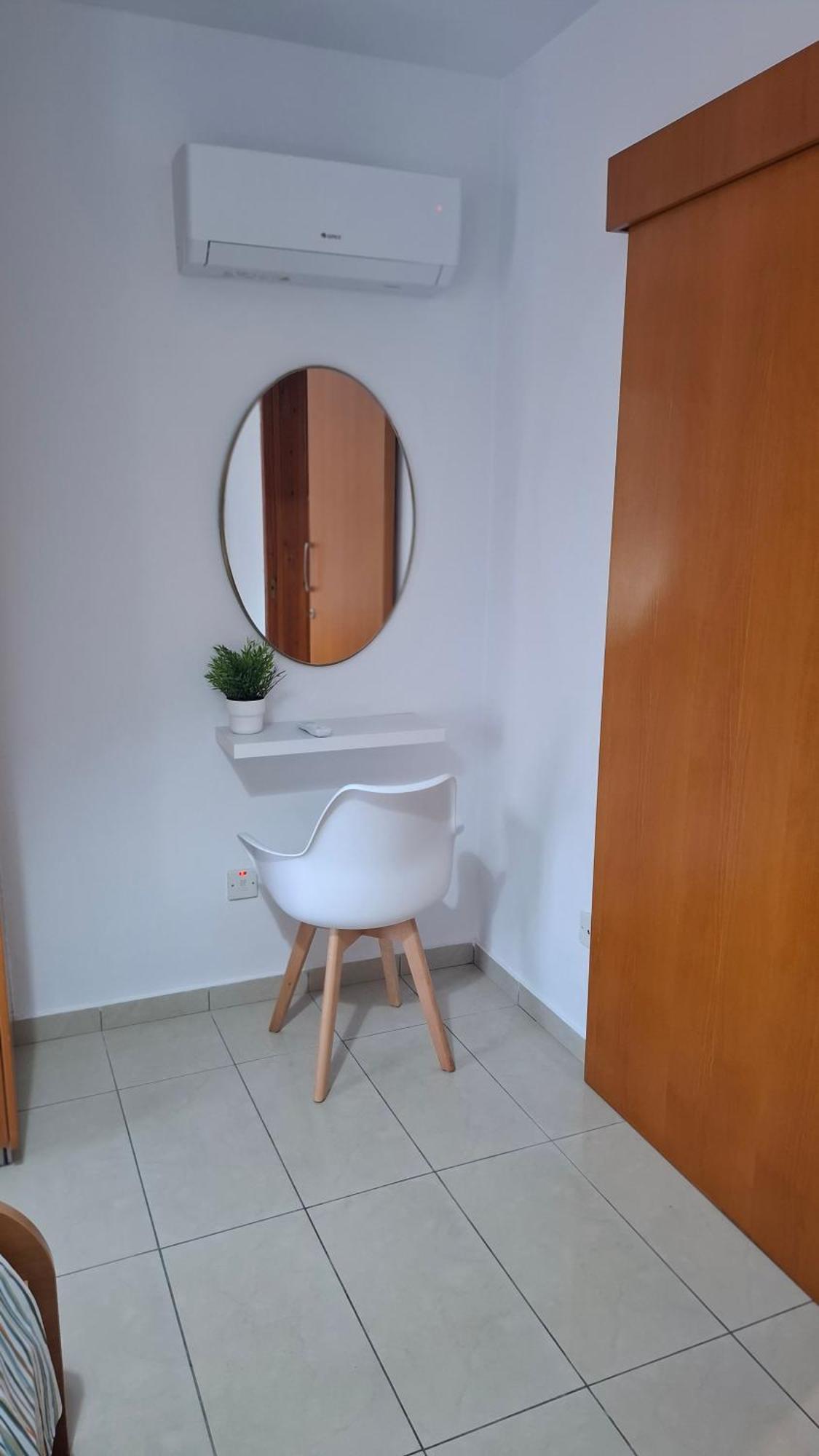 By The Way Apartment 1 Larnaca Exterior photo